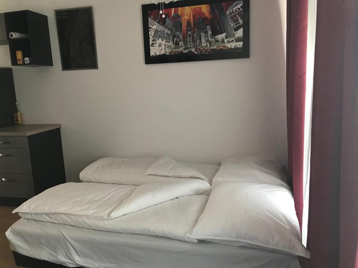 Red Flower Apartment With Pool - 5 Min To Lake Viena Exterior foto