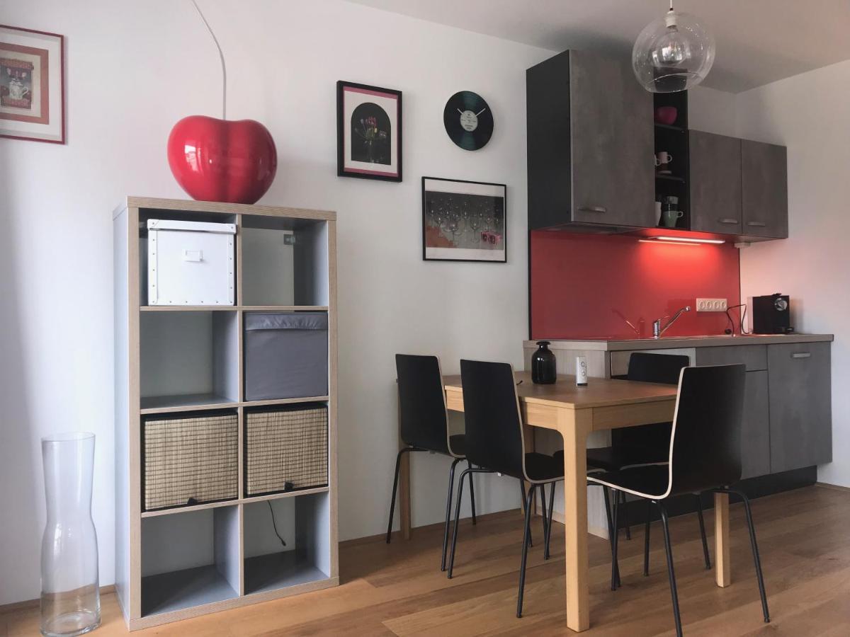 Red Flower Apartment With Pool - 5 Min To Lake Viena Exterior foto