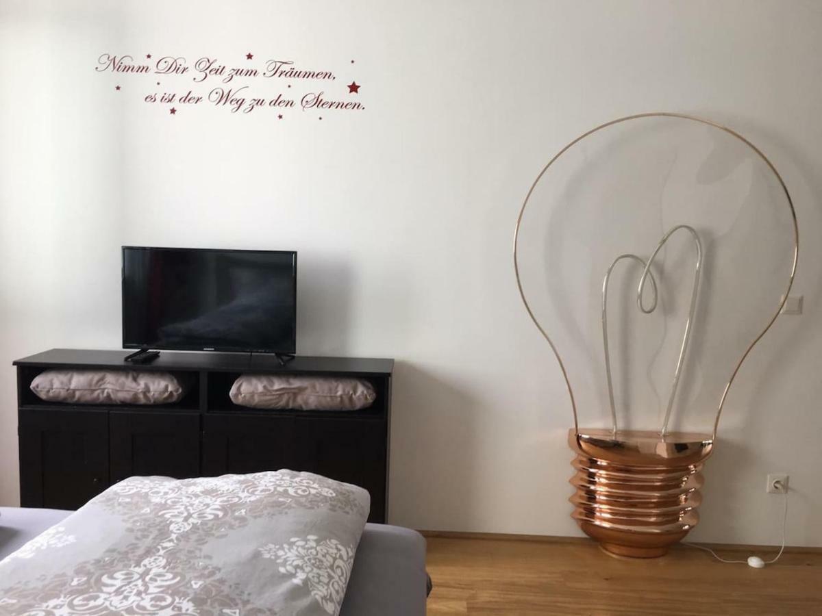 Red Flower Apartment With Pool - 5 Min To Lake Viena Exterior foto